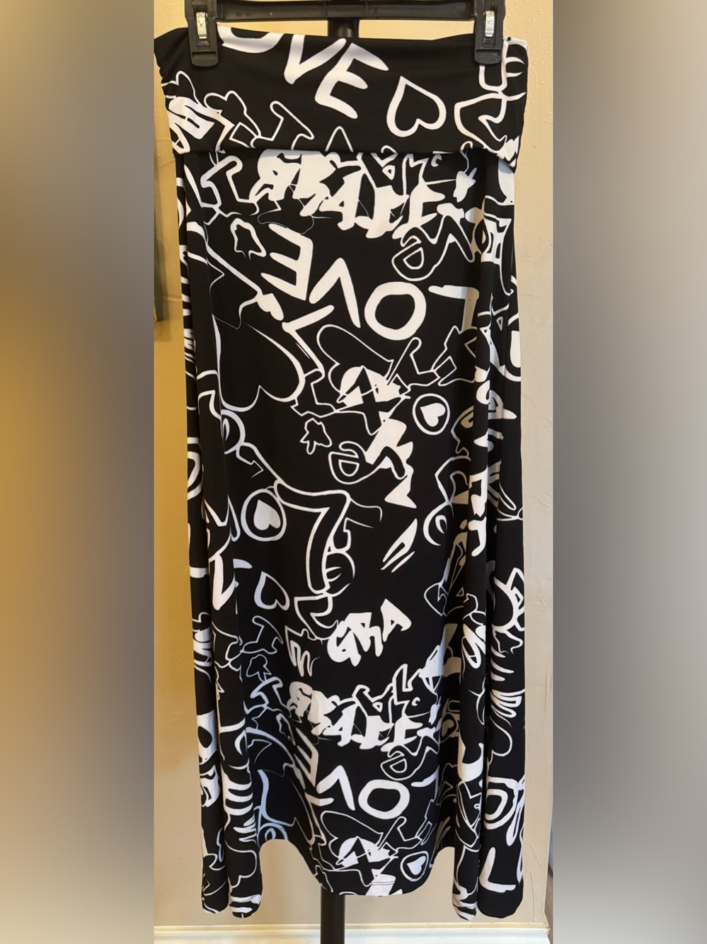 Women’s Black & White Graphic Love Maxi Skirt/Dress sz large
